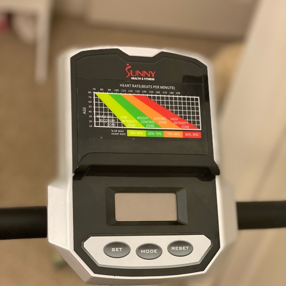 ❌SOLD❌ MAGNETIC RESISTANCE UPRIGHT BIKE - Picture 4 of 6